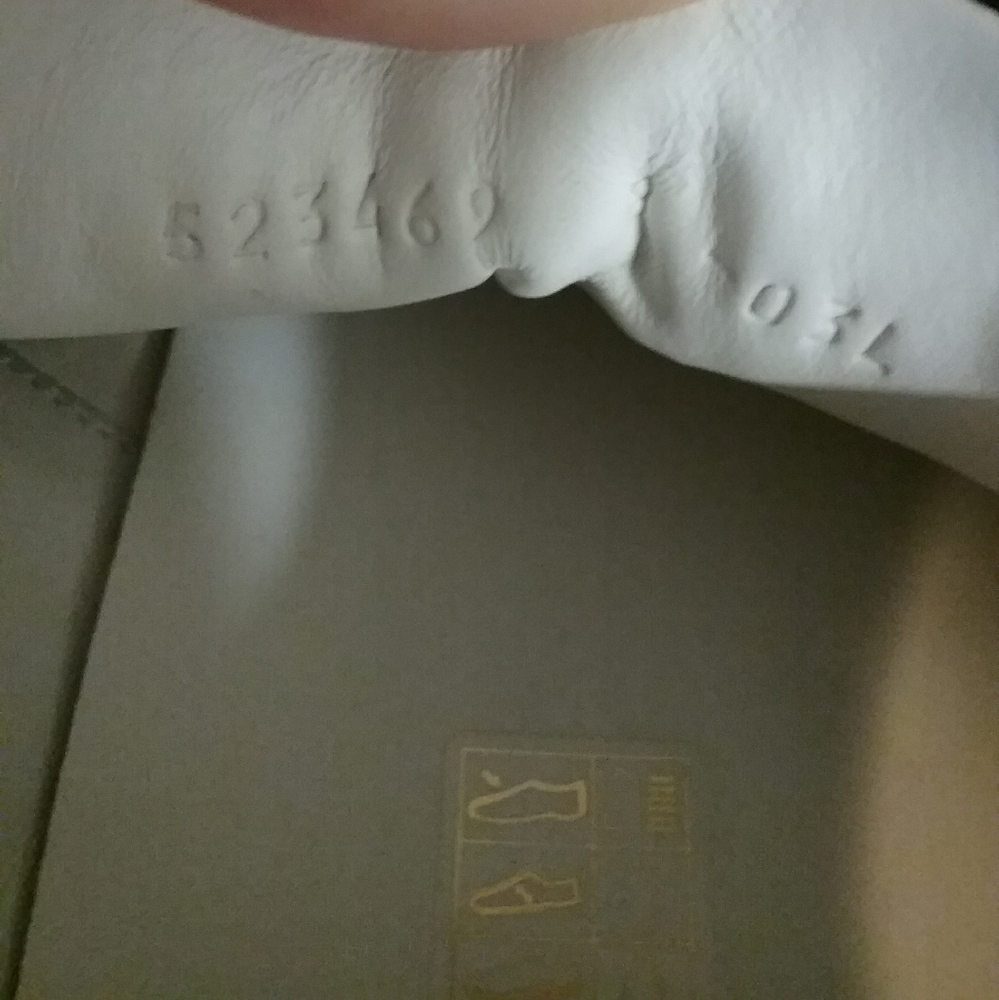 Authentic Men's Gucci Ace Stripe Leather Sneakers - Picture 7 of 7